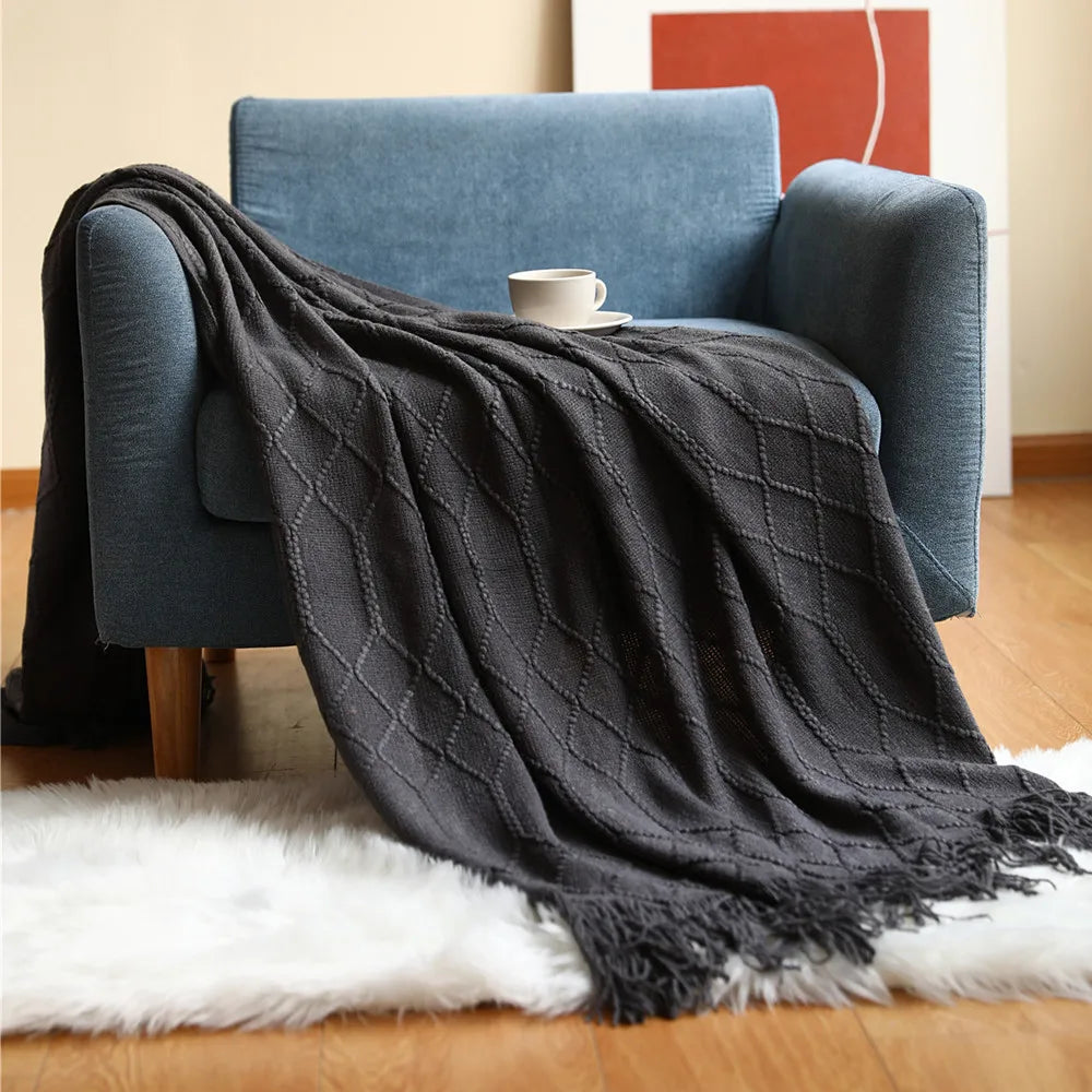 Chunky knit throw blanket with tassels