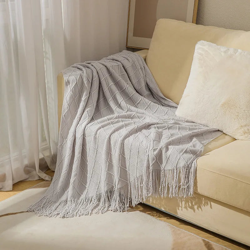 Chunky knit throw blanket with tassels