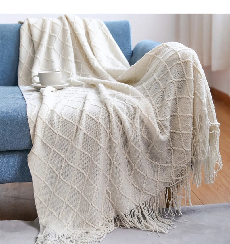 Chunky knit throw blanket with tassels