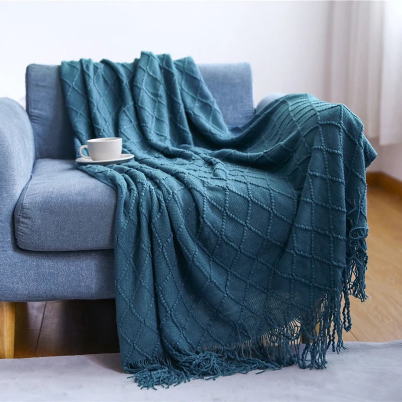 Chunky knit throw blanket with tassels