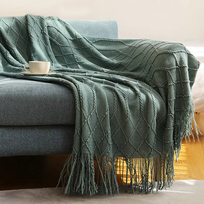 Chunky knit throw blanket with tassels
