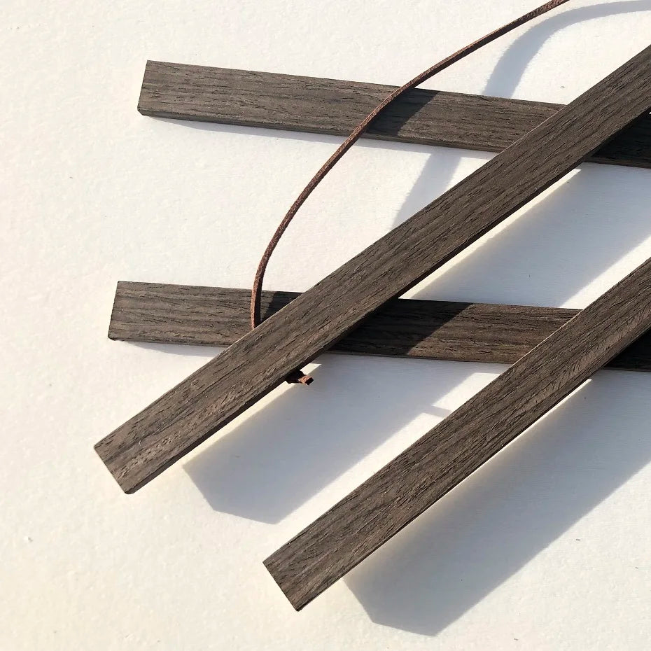 Wooden magnetic poster hanger