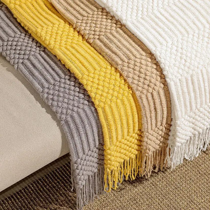 Chunky knit throw blanket with tassels
