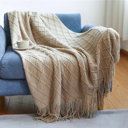 Chunky knit throw blanket with tassels