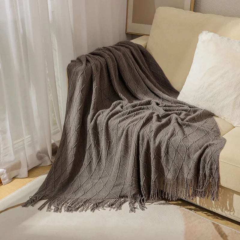 Chunky knit throw blanket with tassels