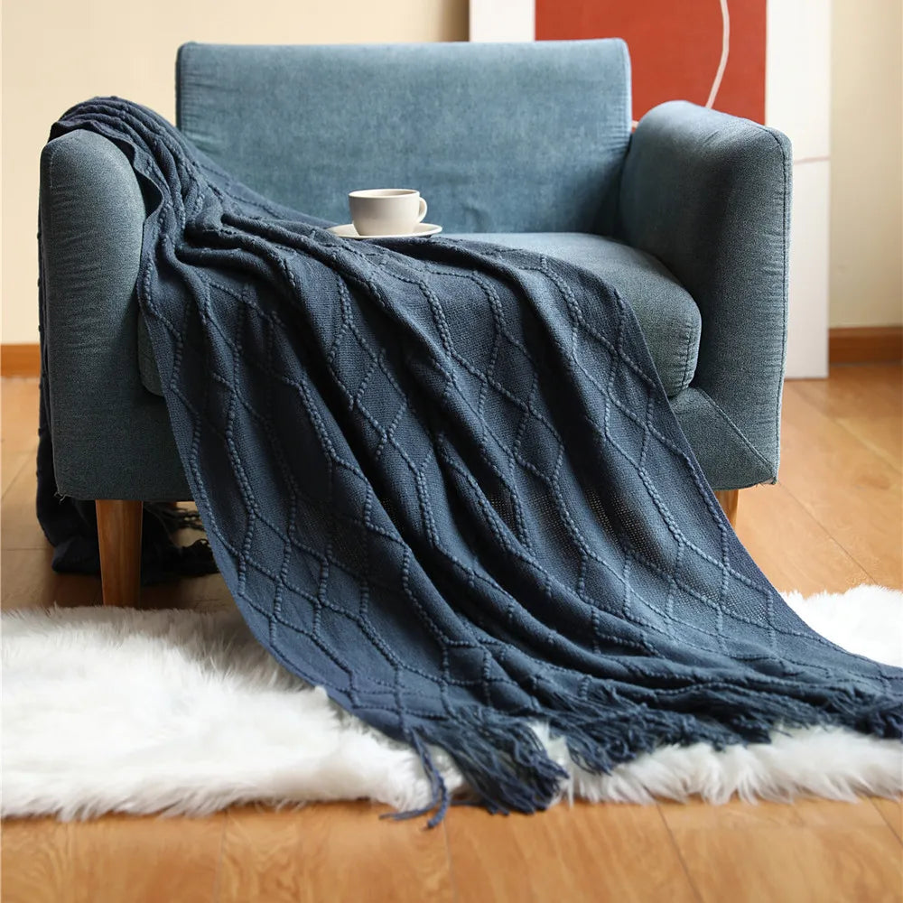 Chunky knit throw blanket with tassels