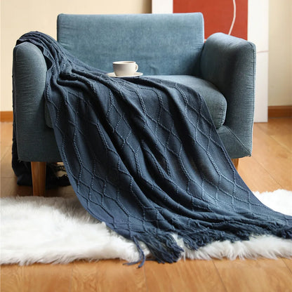 Chunky knit throw blanket with tassels