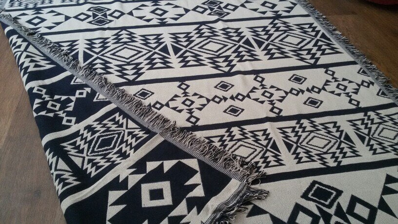 Geometric Print Tapestry Blanket - Grace & Ashes