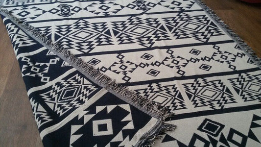 Geometric Print Tapestry Blanket - Grace & Ashes