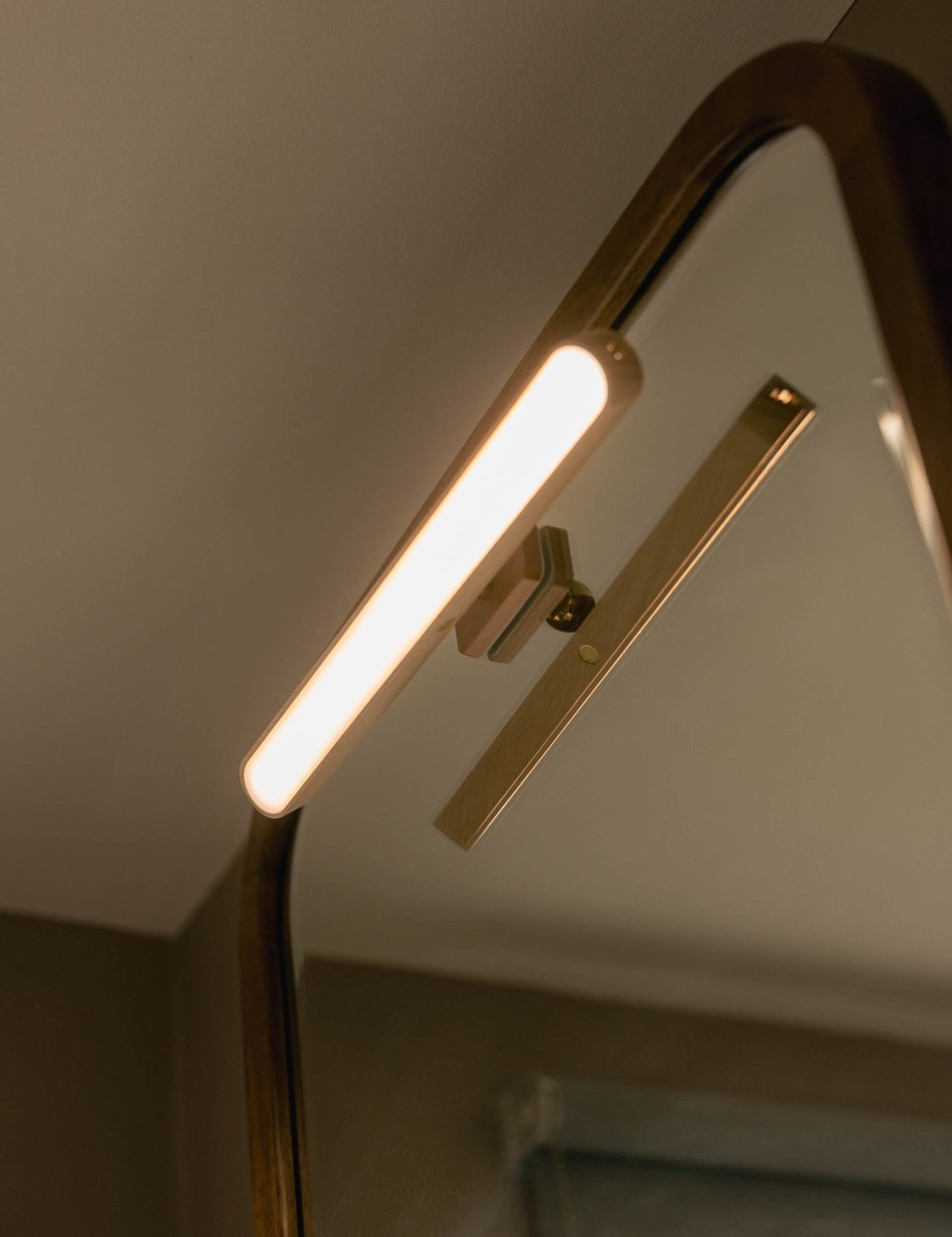 Rechargable Magnetic LED Light - Grace & Ashes