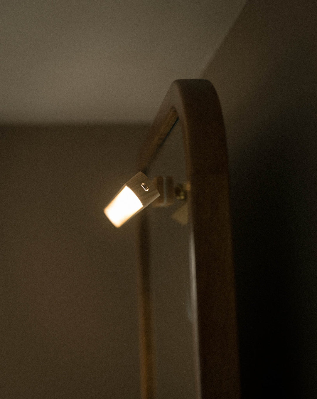 Rechargable Magnetic LED Light - Grace & Ashes