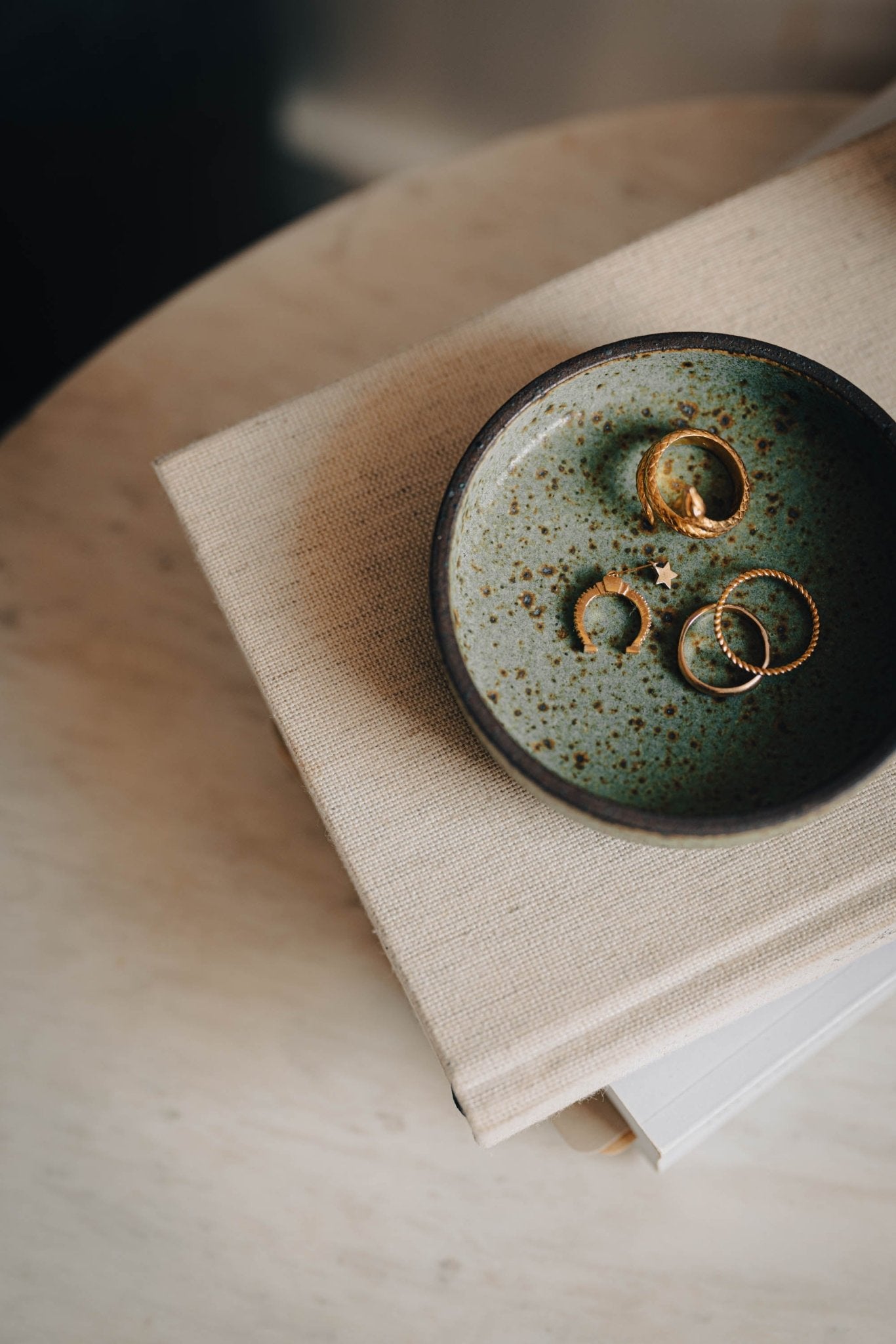 Distressed ceramic trinket tray. - Grace & Ashes